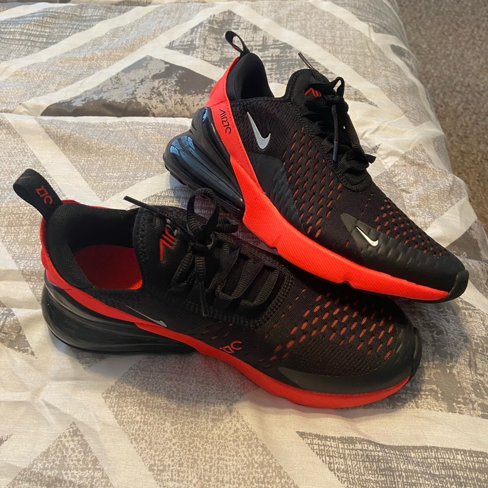 Nike Airmax 270 women’s tennis shoes